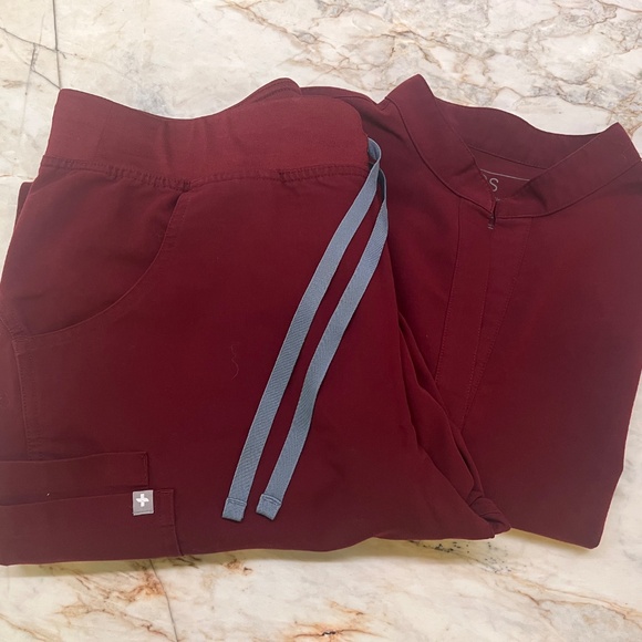 Figs Rafaela Oversized Scrub Top - Medium, Burgundy - Picture 5 of 5